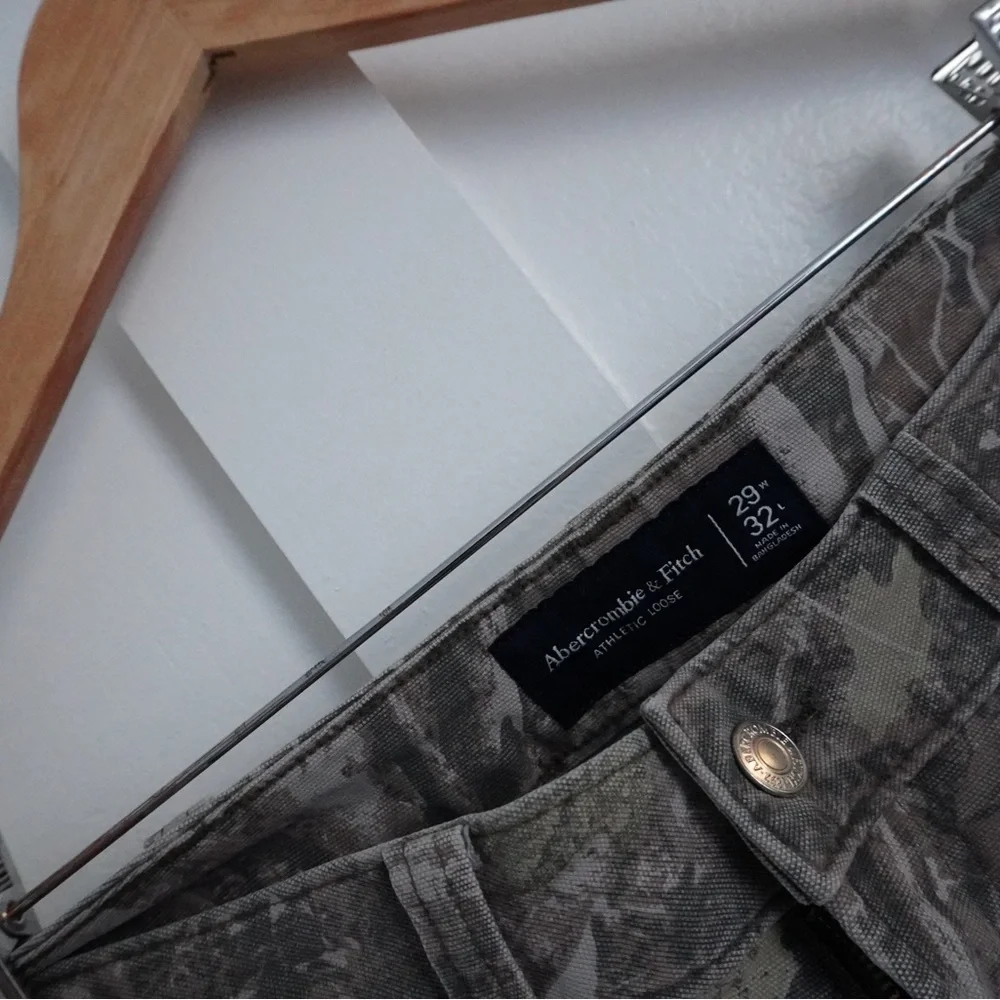 Abercrombie & Fitch Men’s Athletic Loose Camo Jeans